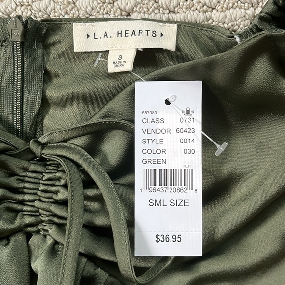 Pacsun LA HEARTS Olive Green Satin Cut-out Long Sleeve Ruched Top Small - Picture 7 of 7